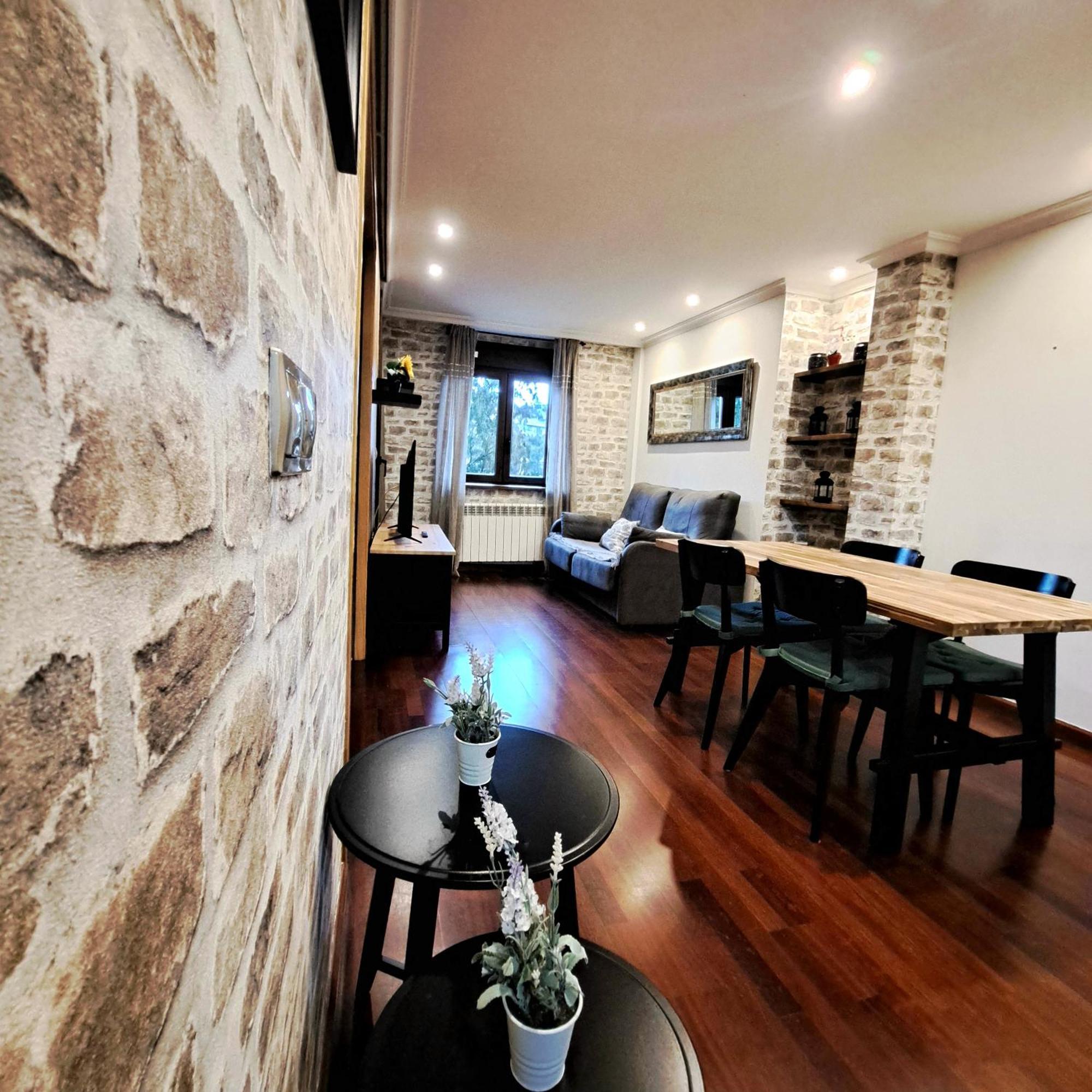 Apartamento Con Terraza Al Puente Romano Cangas de Onis Exterior photo