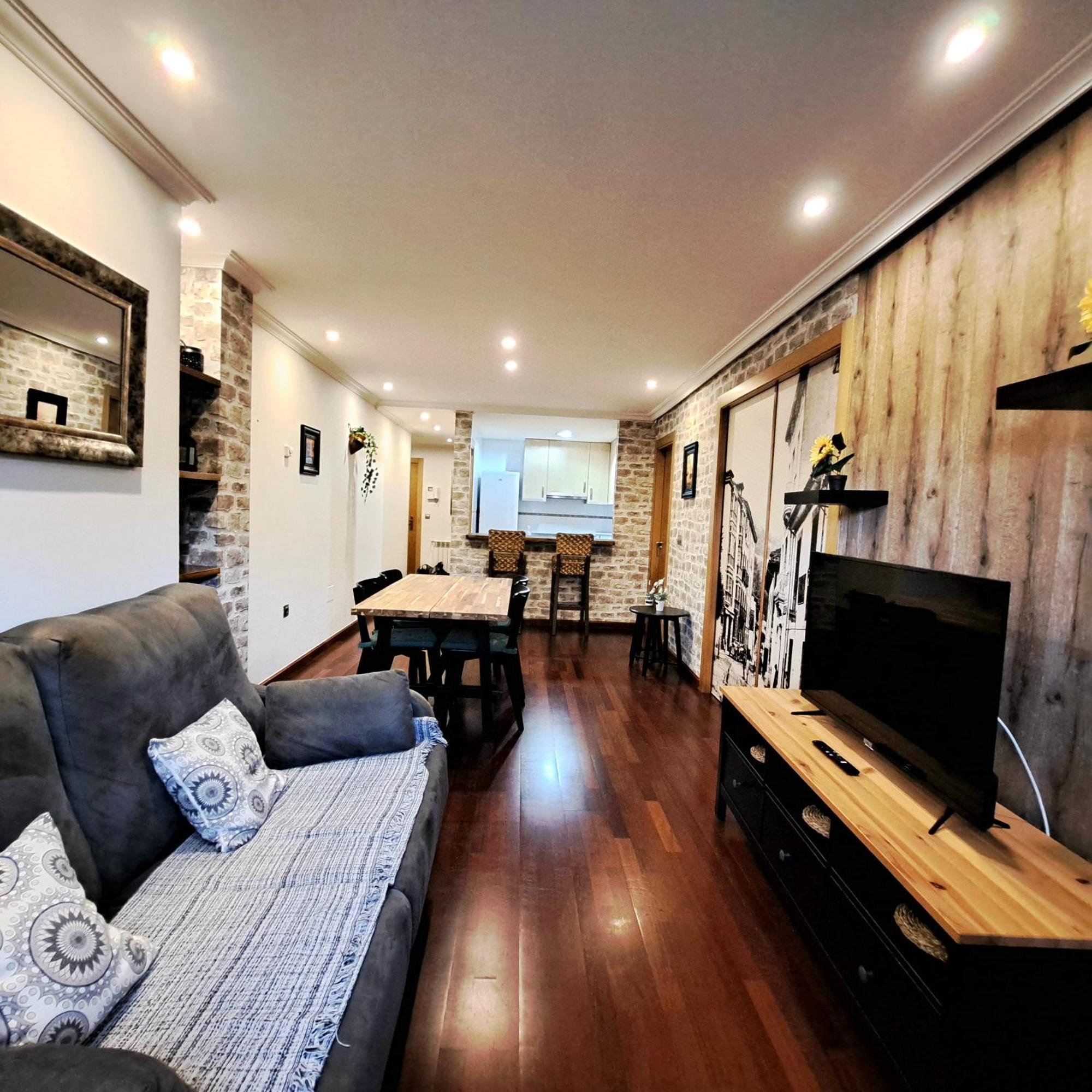 Apartamento Con Terraza Al Puente Romano Cangas de Onis Exterior photo