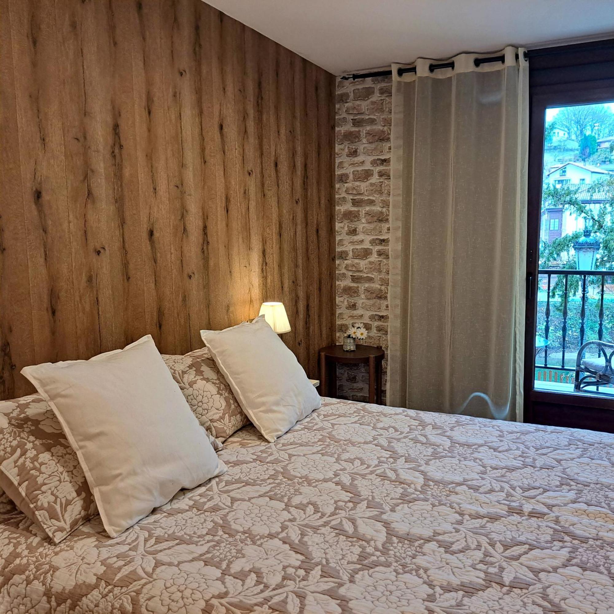 Apartamento Con Terraza Al Puente Romano Cangas de Onis Exterior photo